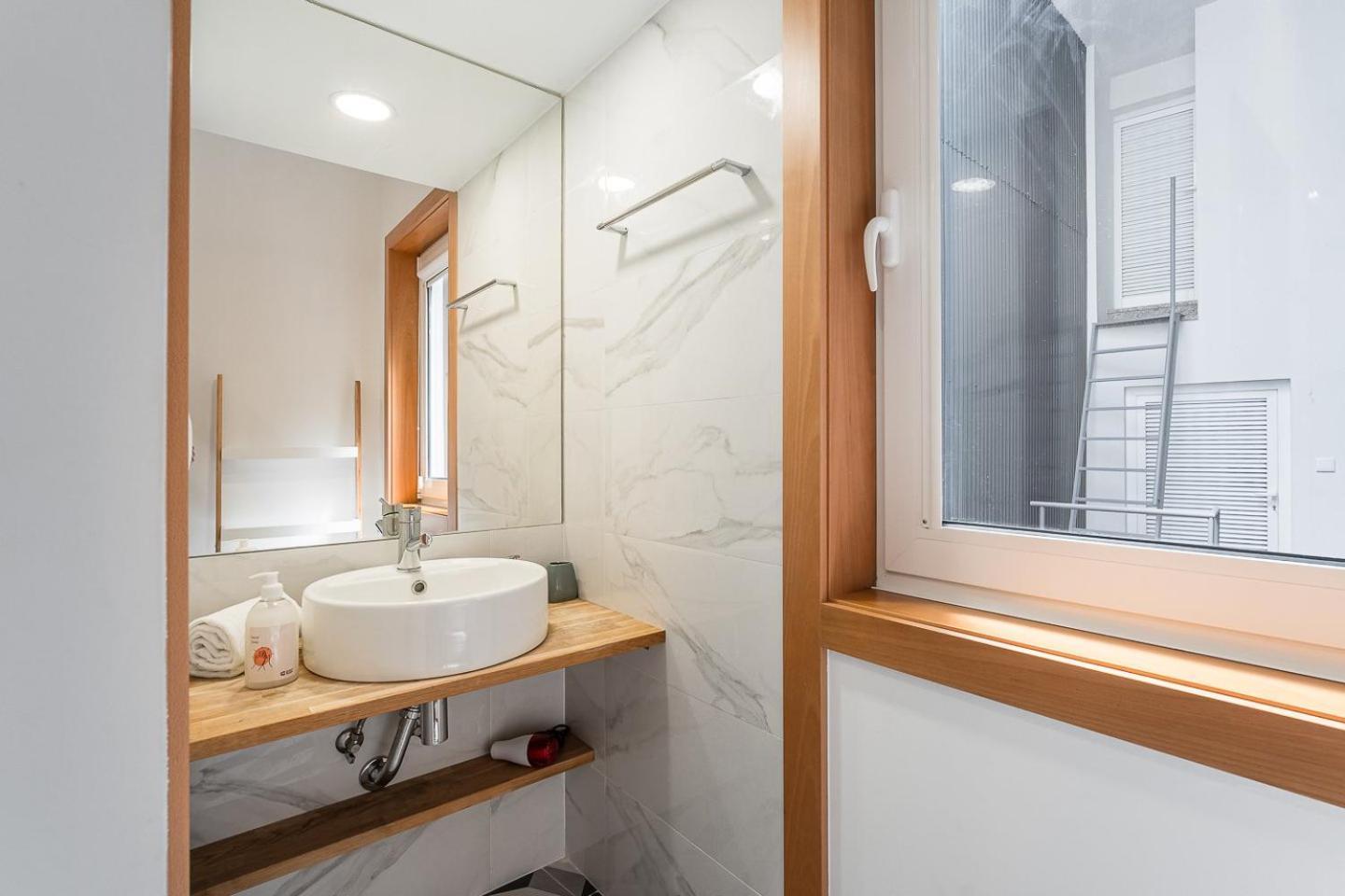 Отель Guestready - Bright Duplex In Downtown Порту Экстерьер фото