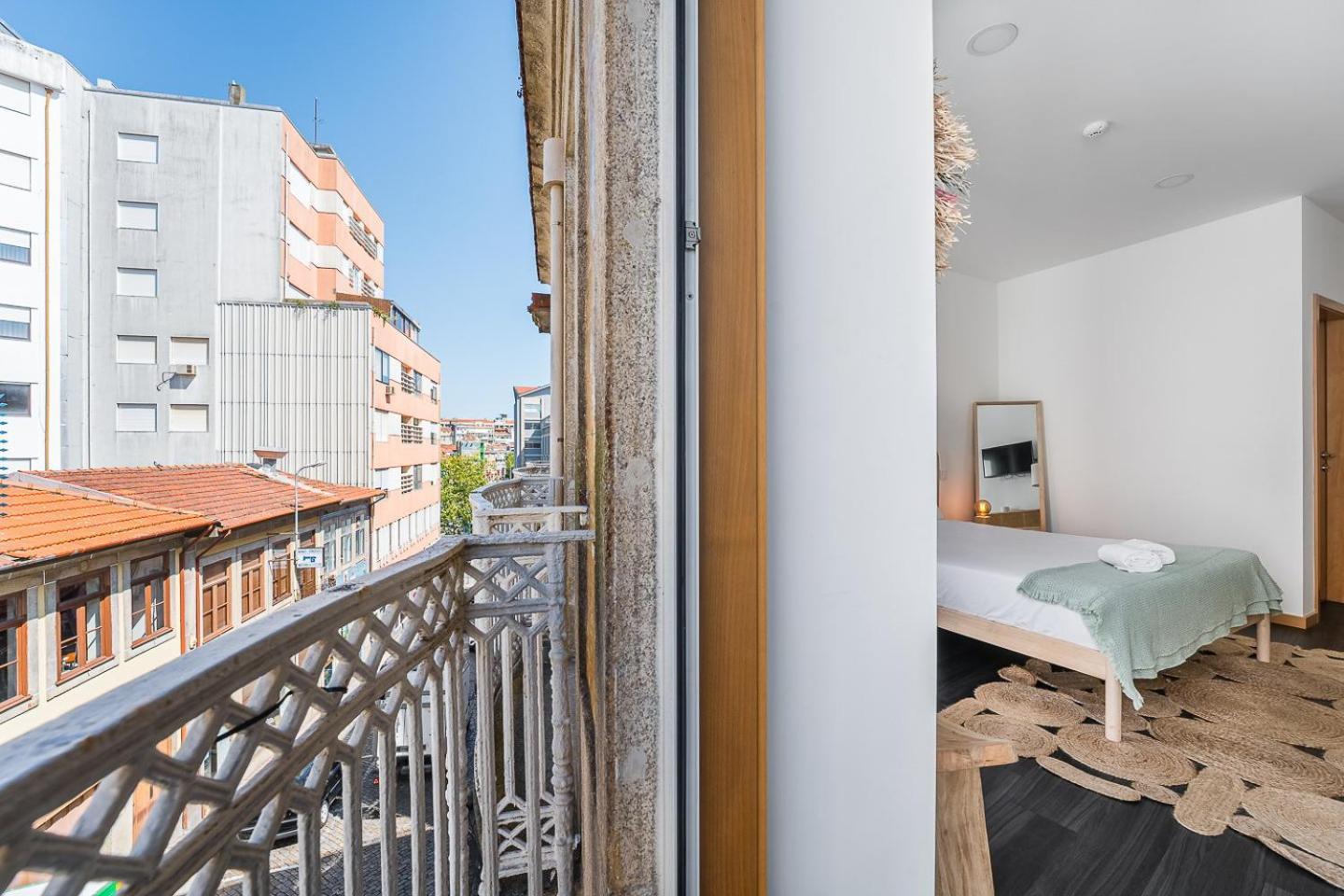 Отель Guestready - Bright Duplex In Downtown Порту Экстерьер фото