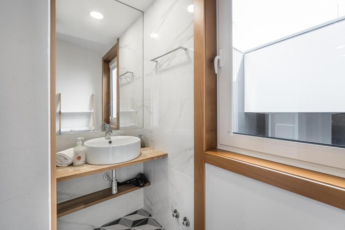 Отель Guestready - Bright Duplex In Downtown Порту Экстерьер фото